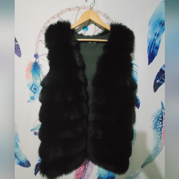 Faux Fur vest - Picture 1 of 3